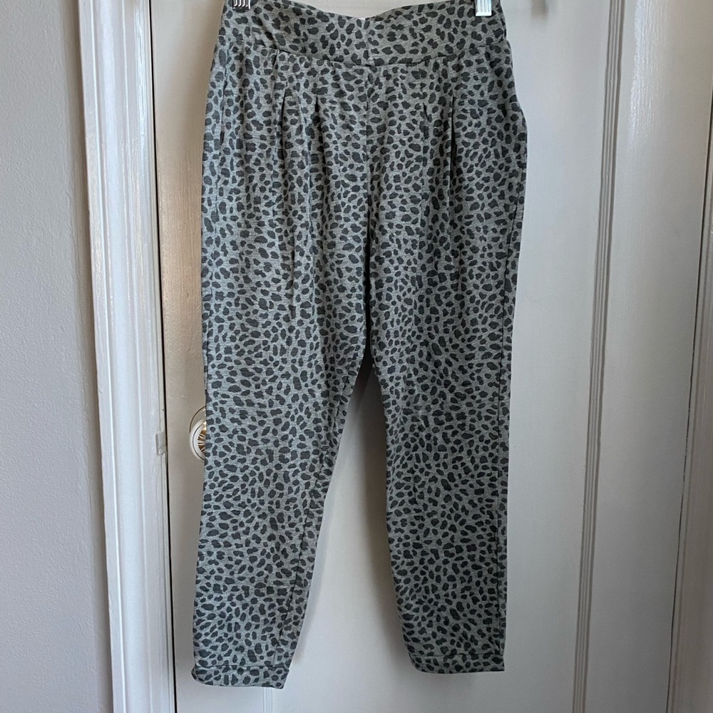 New girls Gap casual pants size Medium